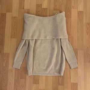 Forever 21 Off the Shoulder Sweater Size Medium